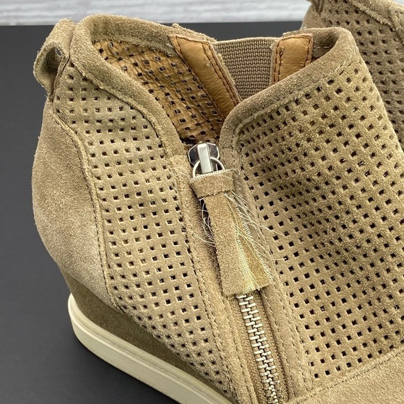 Sofft Tan Suede Perforated Ankle Boots Women’s Size 7.5 Side Zip - Picture 2 of 9